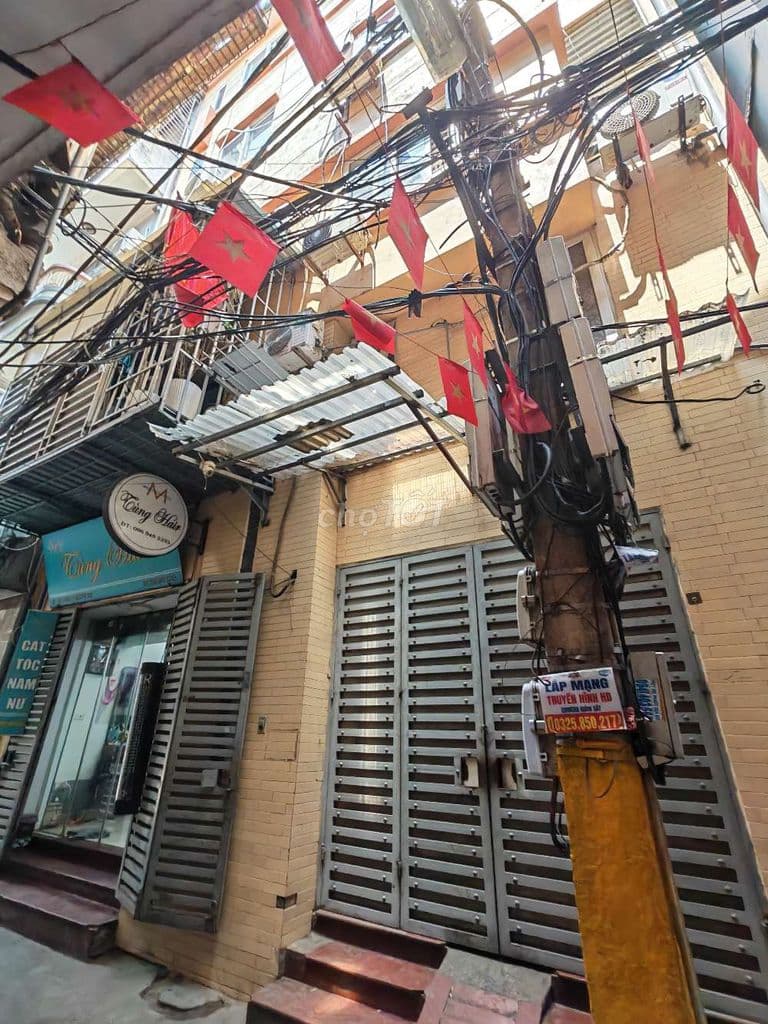 Bán nhà 4 tầng 1 tum hiện đang cho thues