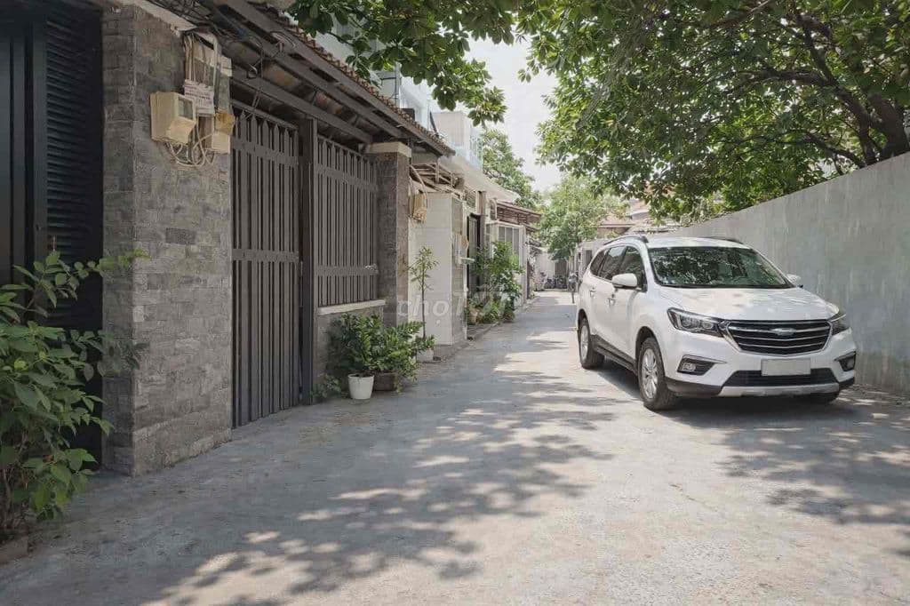 GẤP ! BÁN NHÀ 3 TẦNG - HẺM OTO - LÊ VĂN VIỆT