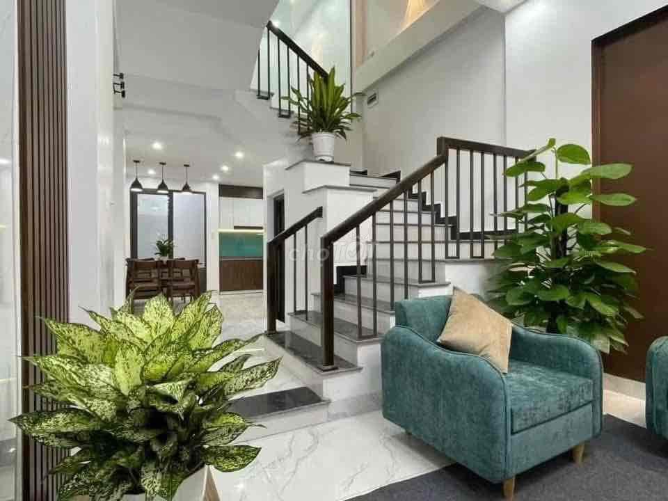 Hàng hiếm phố Minh Khai, ngõ rộng 2,5m, Lô góc, 35m*5T. 6,1 tỷ