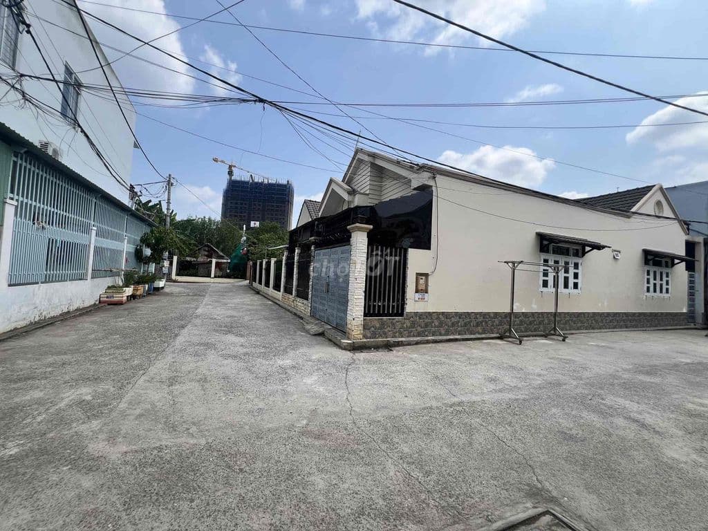 Nhà Biệt thự hẻm xe tải ngay lê văn Lương - Nguyễn Bình giá rẻ