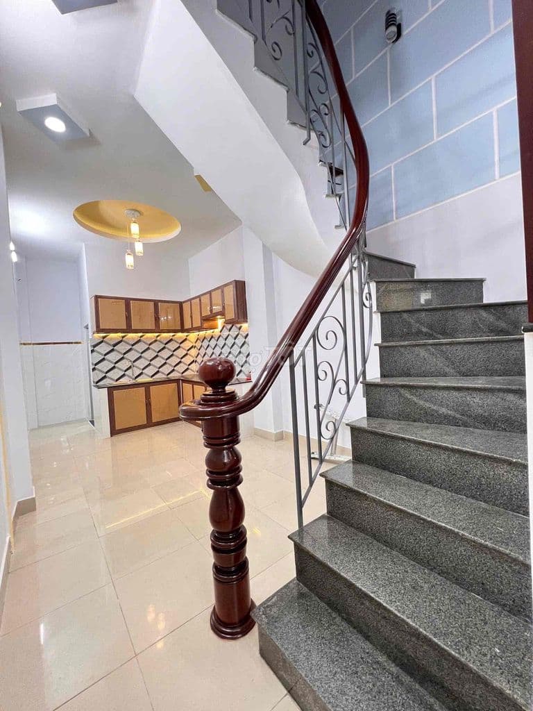 5.95 tỷ 3 TẦNG MỚI - HẺM XE HƠI gần ngã tư Lạc Long Quân - Âu Cơ - Ảnh 3