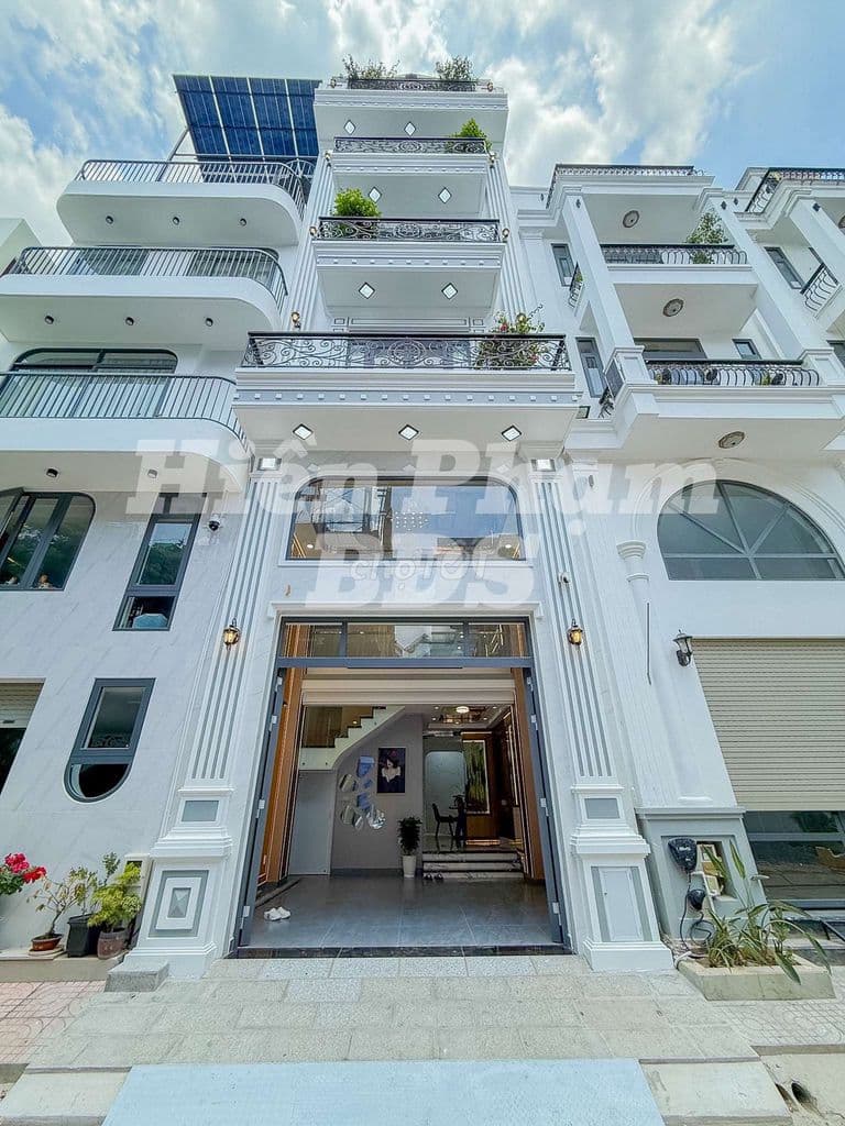 Nhà Phố Xây Mới KDC Hoàng Quốc Việt - Cạnh SVĐ Bộ Công An