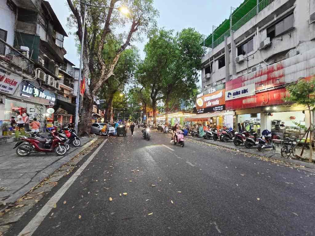 4TỶ TẦNG 1-NGÔ THÌ NHẬM -HAI BÀ TRƯNG -Ô TÔ CÁCH 10M