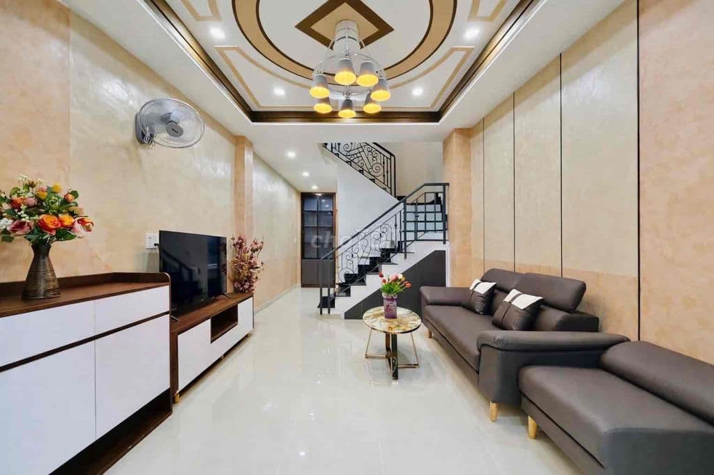 Siêu phẩm! Bán nhà Cầu Giấy, nhà 2 thoáng,ô tô đỗ, dân xây,40m2*5T