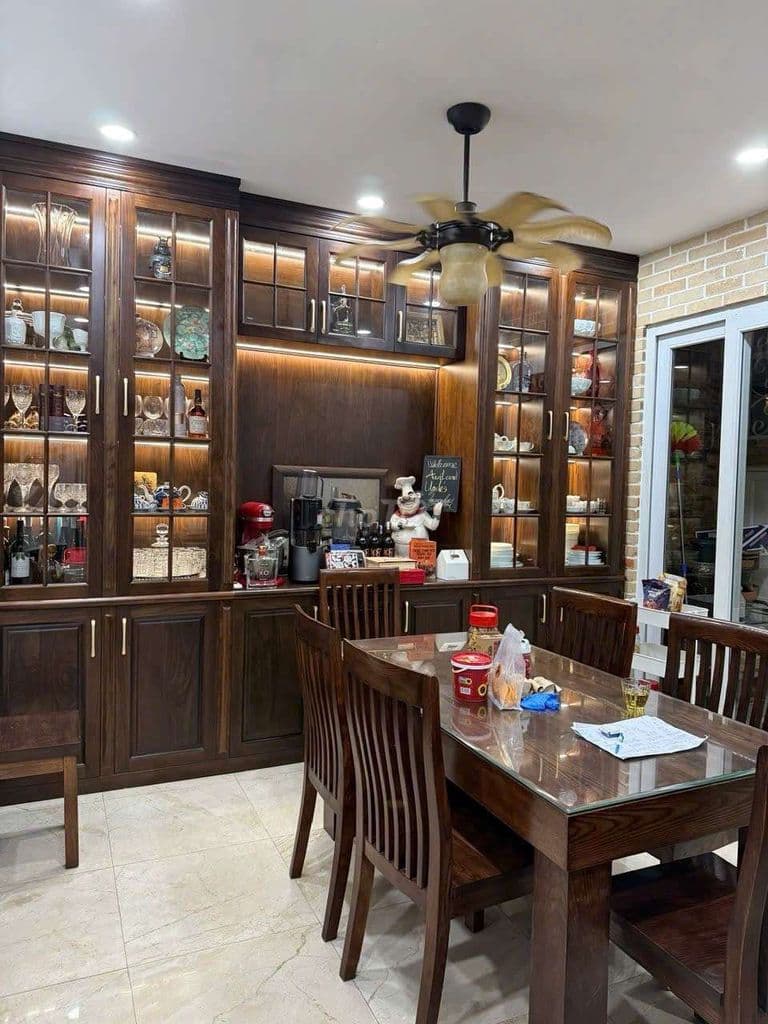 Bán căn biệt thự hẻm vip khu đuờng C1 , p13 gần nhà ga 6x16m 3 lầu st