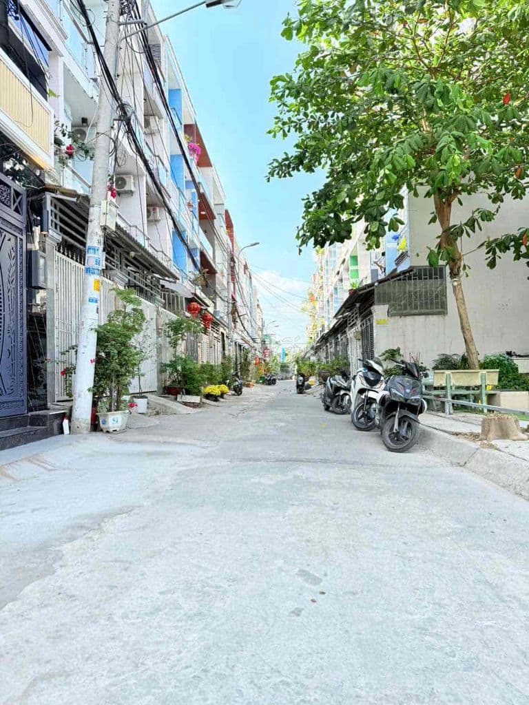 NHÀ PHỐ KDC ĐÀO TÔNG NGUYÊN ĐƯỜNG THÔNG 8M - DÂN TRÍ CAO ĐỒNG BỘ - Ảnh 2