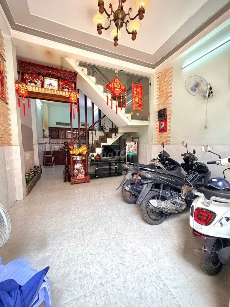 LÊ VĂN QUỚI HIẾM CÓ NHÀ 40M2 4 TẦNG 4PN 3WC SÂN THƯỢNG SHR NHỈNH 4 TỶ - Ảnh 2