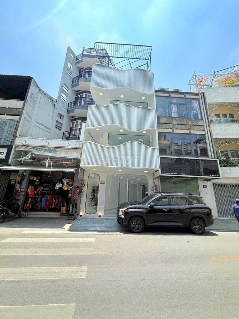 Mặt Tiền Nguyễn Trọng Tuyển Gần Sân Bay 5,1x16m 3 Lầu Mới Đẹp