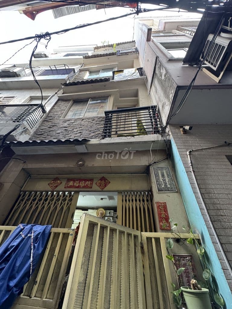 Gia đình đi Mỹ cần bán gấp nhà đường Đề Thám, Quận 1