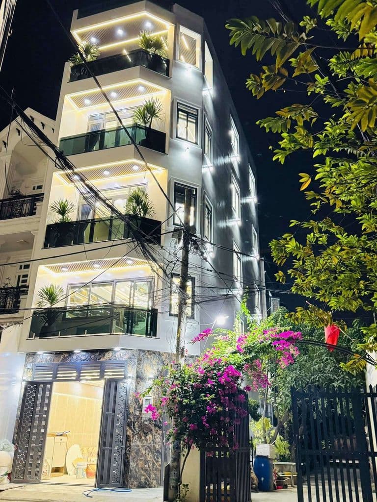 Siêu phẩm 5m x 15m. có Thang May Góc 2MT Hẻm Thạnh Xuân 25