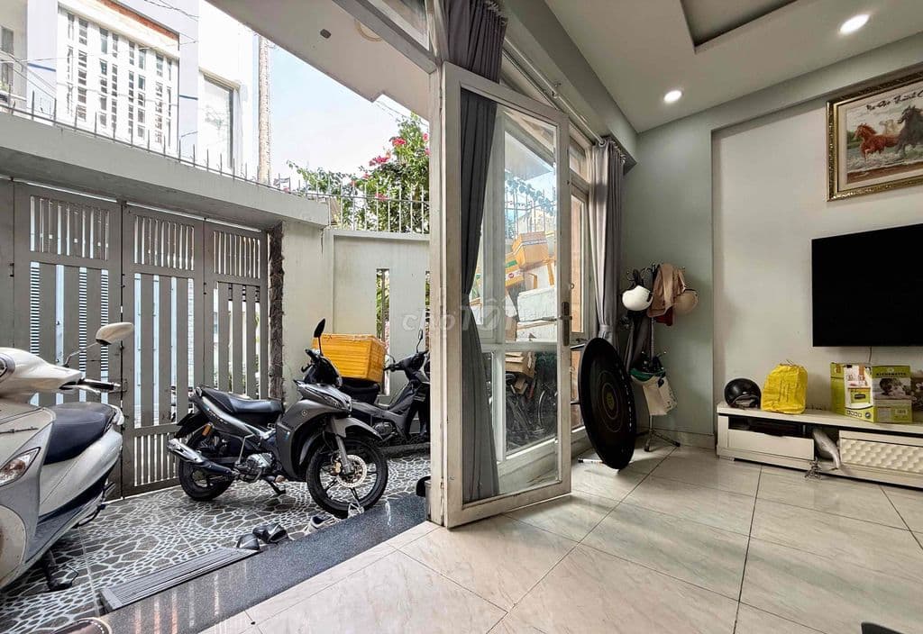 nhà đẹp ngang 5.4m 1 trệt 2 lầu khu dân cư nội thất như hình - Ảnh 2