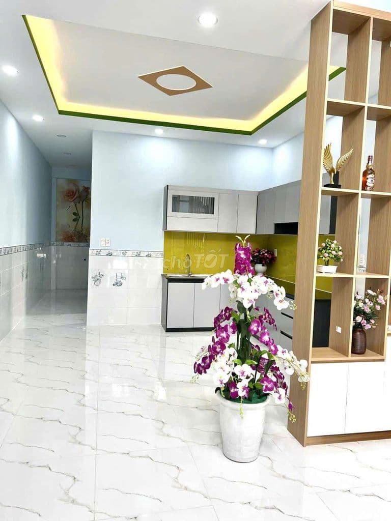 Nhà mặt tiền đường nhựa thông sổ hồng chung hóc môn