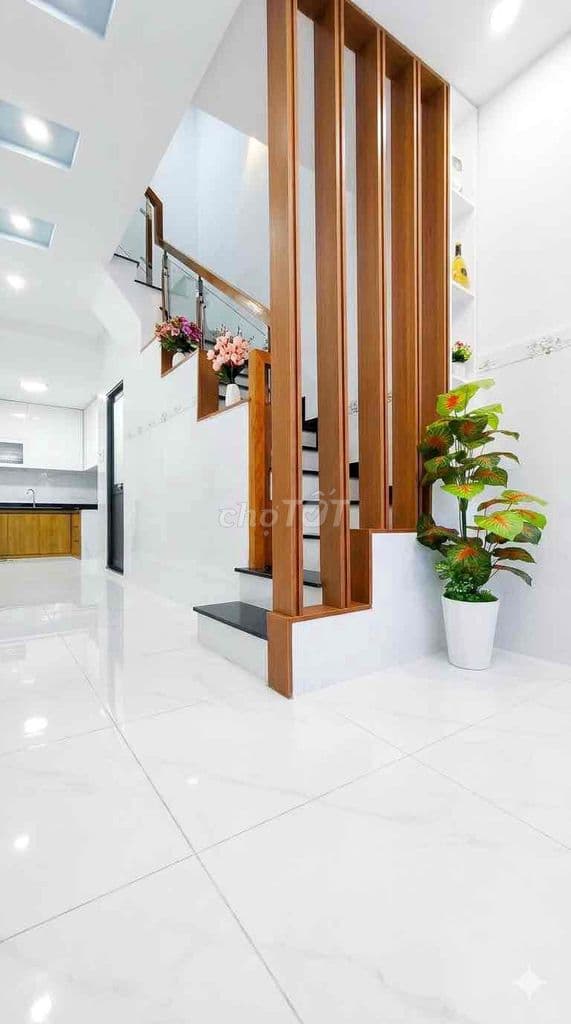Nhà ngon 4 tỷ, Nhà q3, Cmt8, 33m2, 2 tầng, Mới đẹp vào ở ngay, Sổ hồng