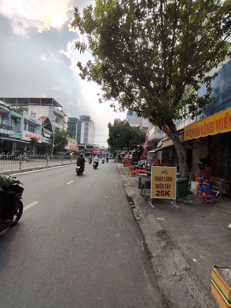 Mặt tiền kinh doanh Nguyễn Sơn 4x13m , 1 lầu ST. 7,3 Tỷ TL - Ảnh 2