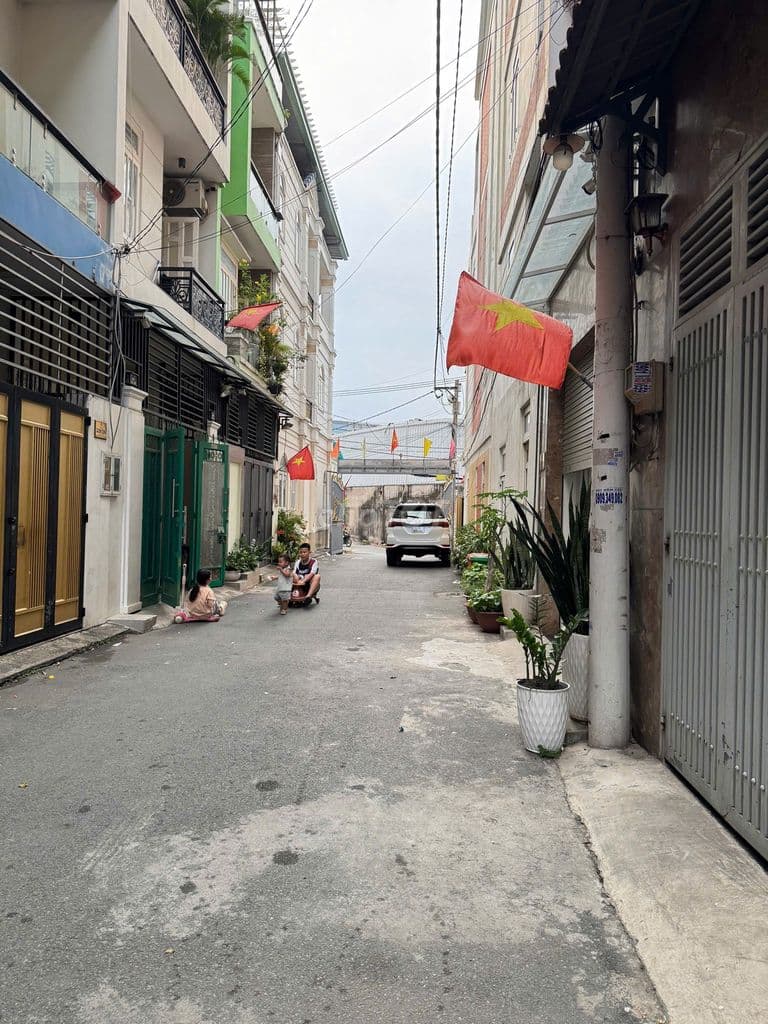 Bán Nhà 3 tầng quốc lộ 13 Hiệp Bình Phước 56m2 - 8,1Tỷ