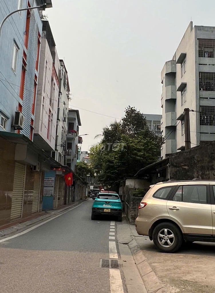 BÁN ĐẤT TẶNG NHÀ – LÊ VĂN HIẾN- ĐÔNG NGẠC- LÔ GÓC 3 THOÁNG