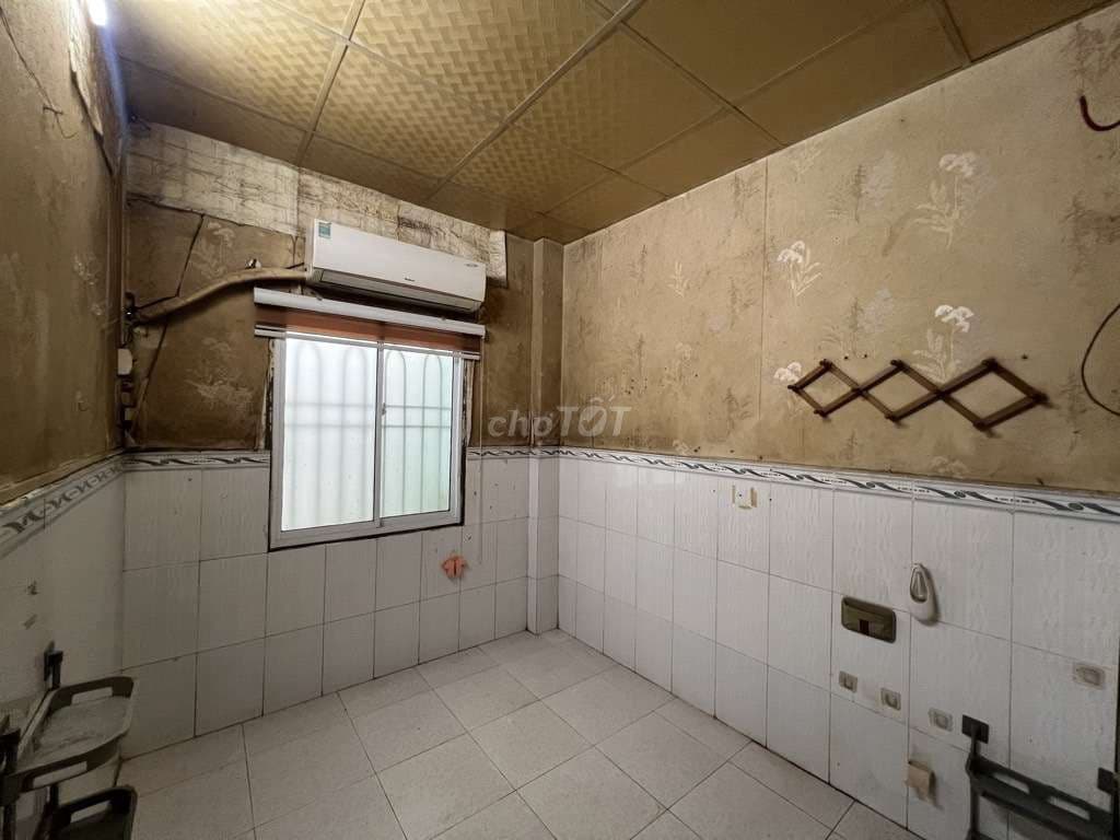 Cần bán gấp nhà cũ, cmt8, q3