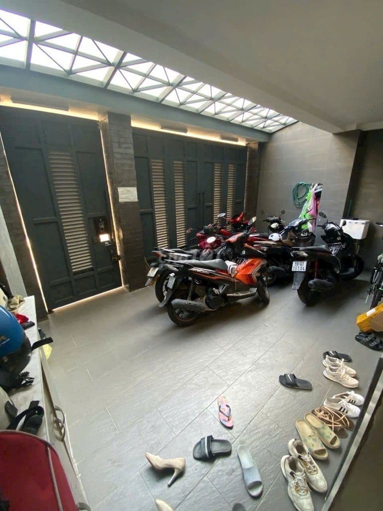 60m2-5 tầng Dương Quảng Hàm-Ngay Đh Văn Lang.