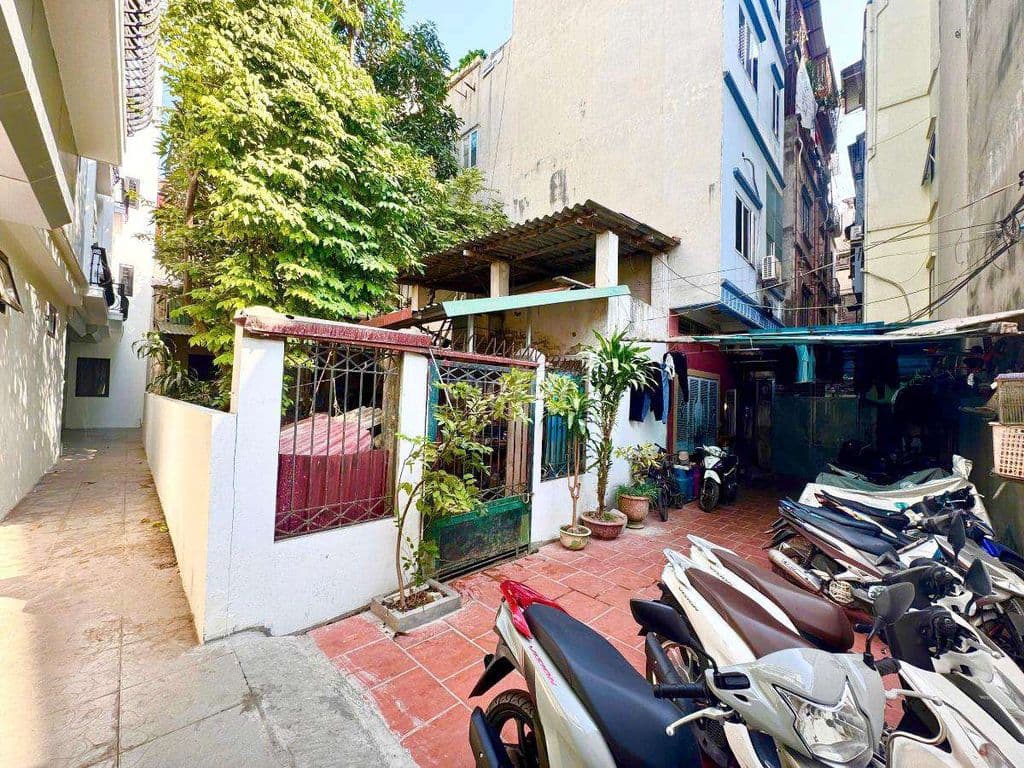 Siêu phẩm phố trần khát chân nhà đẹp full công năng tiện ích ở ngay.