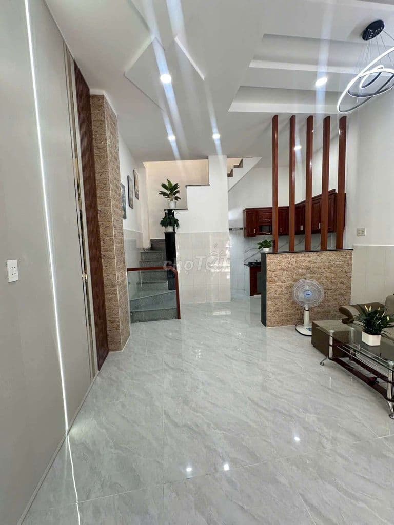 Nhà đẹp hxh cách 1 căn ra đường Mã Lò, vài phút ra ngã 4 bốn xã.