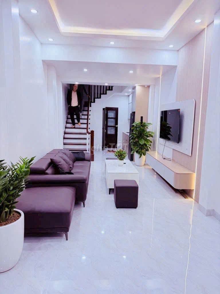 Bán nhà Ngọc Thụy, Long Biên, tặng full nội thất, 4 tầng, gần 40m2, hơ