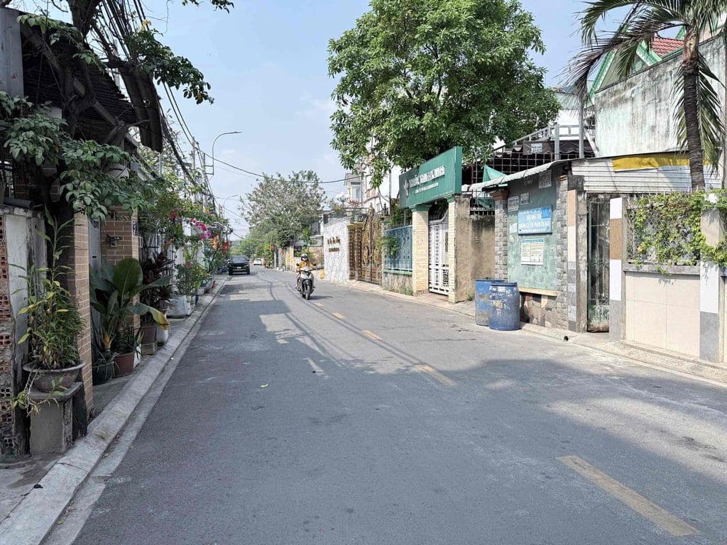 BÁN NHÀ ĐẤT VITRÍ ĐẸP–ĐƯỜNG 215, P. TÂN PHÚ,QUẬN 9