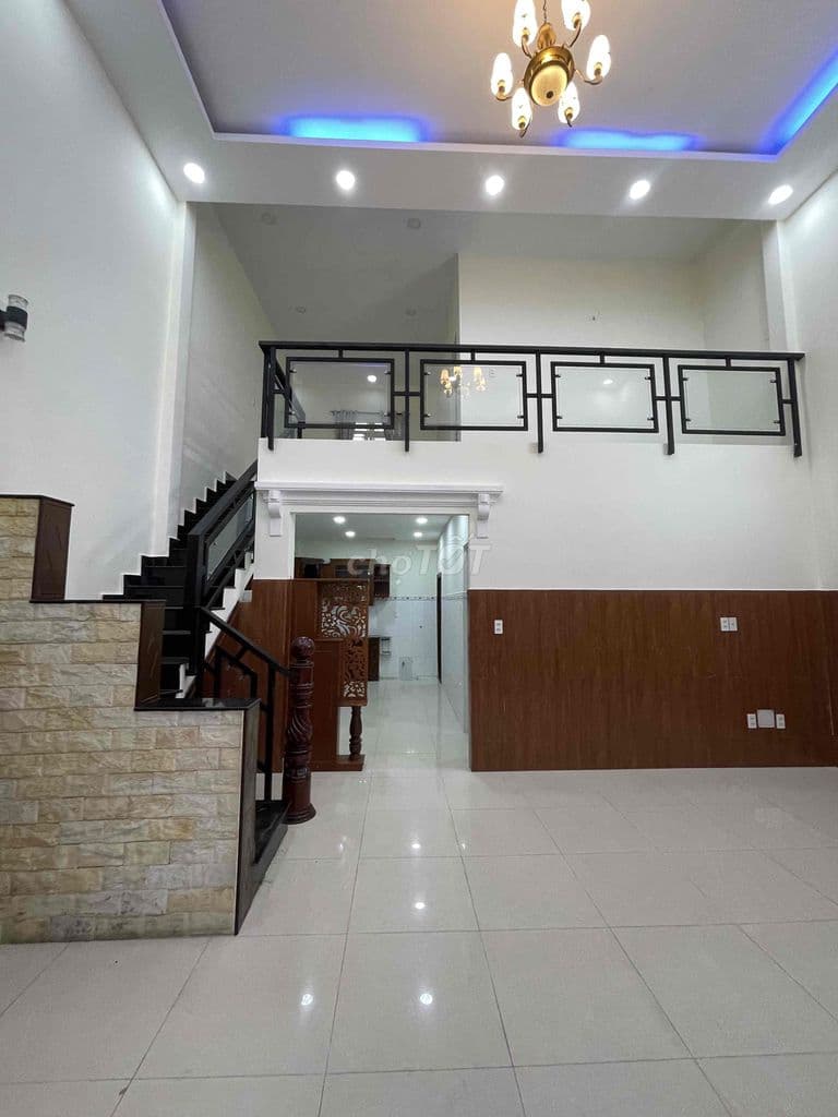 NHÀ ĐẸP 2 TẦNG HẺM VF3 1sẹt NGAY LÃ XUÂN OAI GẦN LÊ VĂN VIỆT