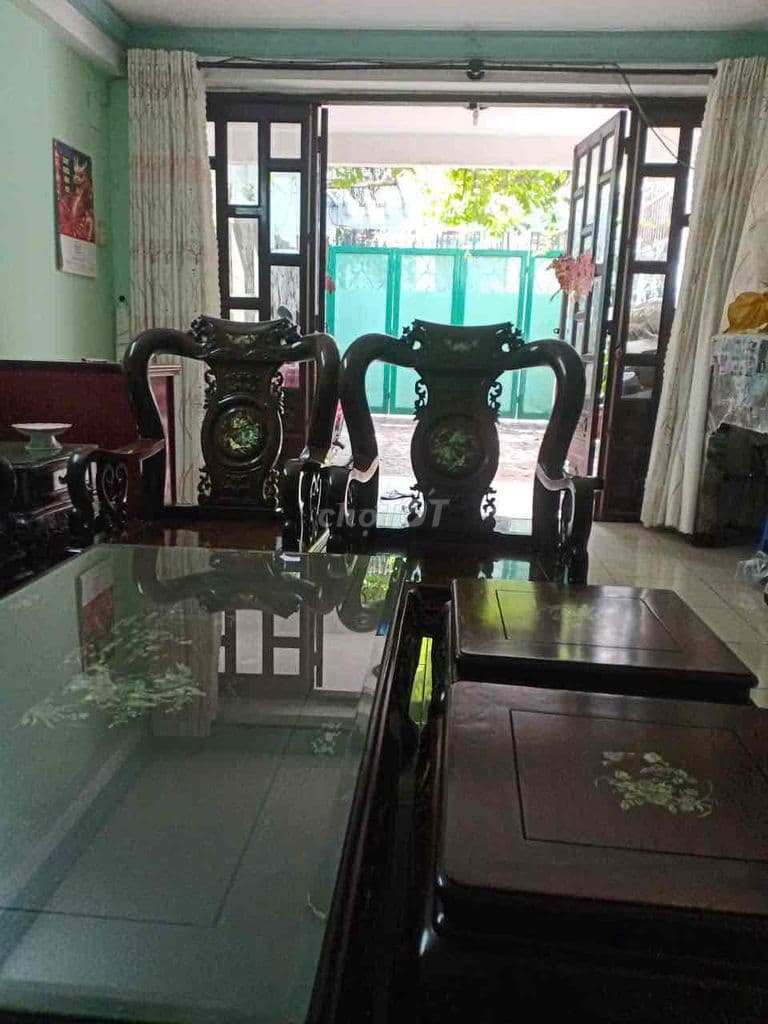 Nhà 12/96 Đào Duy Anh HXH đậu trog nhà, sân trước sân sau thoáng mát