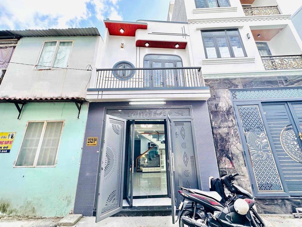 Giảm 300 triệu nhà phố đẹp ngay sau nhà mặt tiền đường Hiệp Thành 17