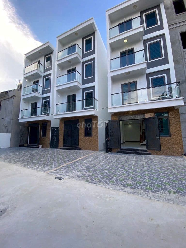 siêu phẩm otoo vào nhà sân rộng 8m . diện tích 105m2 full thổ cư .