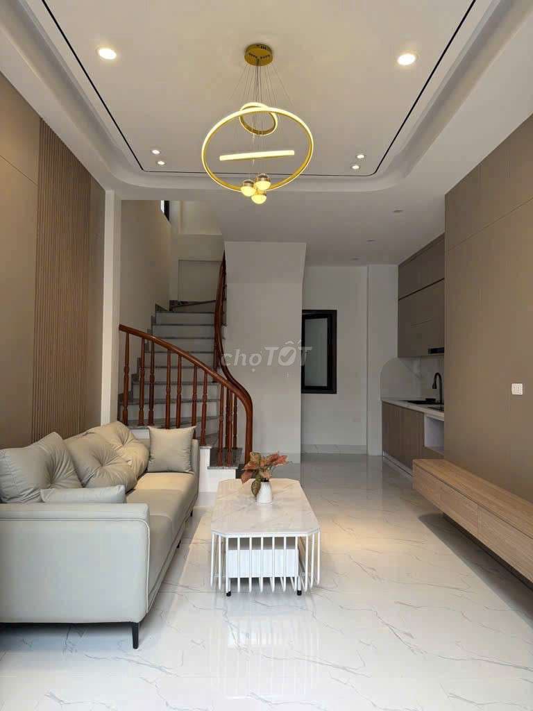 Nhà Việt Hưng 32m x 5 tầng full nội thất hơn 6 tỷ - Ảnh 2