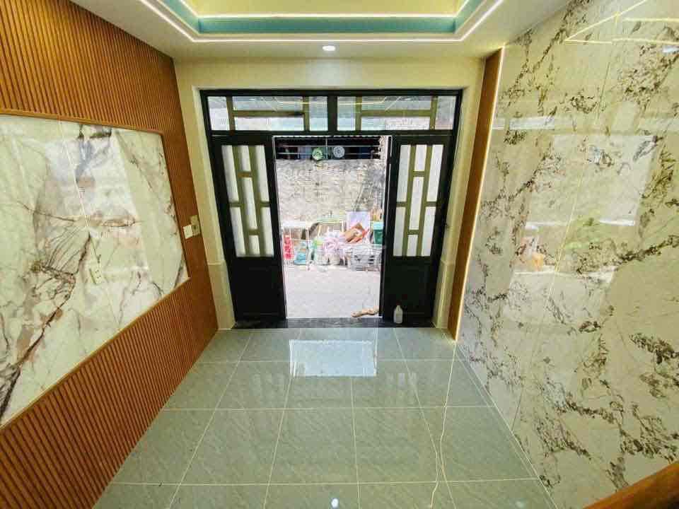 nhà ngay ngã tư ga 3,3 x 10 nhà 2 lầu 3pn 3 wc - Ảnh 3