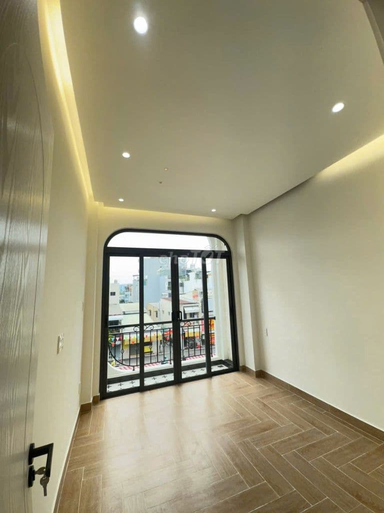 Bán nhà đẹp mới mặt tiền đường Dương Bá Trạc P2 Q8