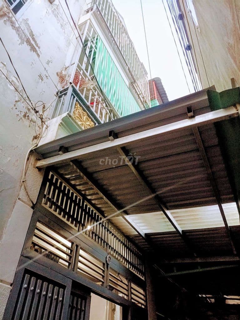 Nhà 2 lầu, 4 phòng ngủ. hẻm xe hơi. Ngay Chợ Hiệp Thành Quận 12 - Ảnh 2