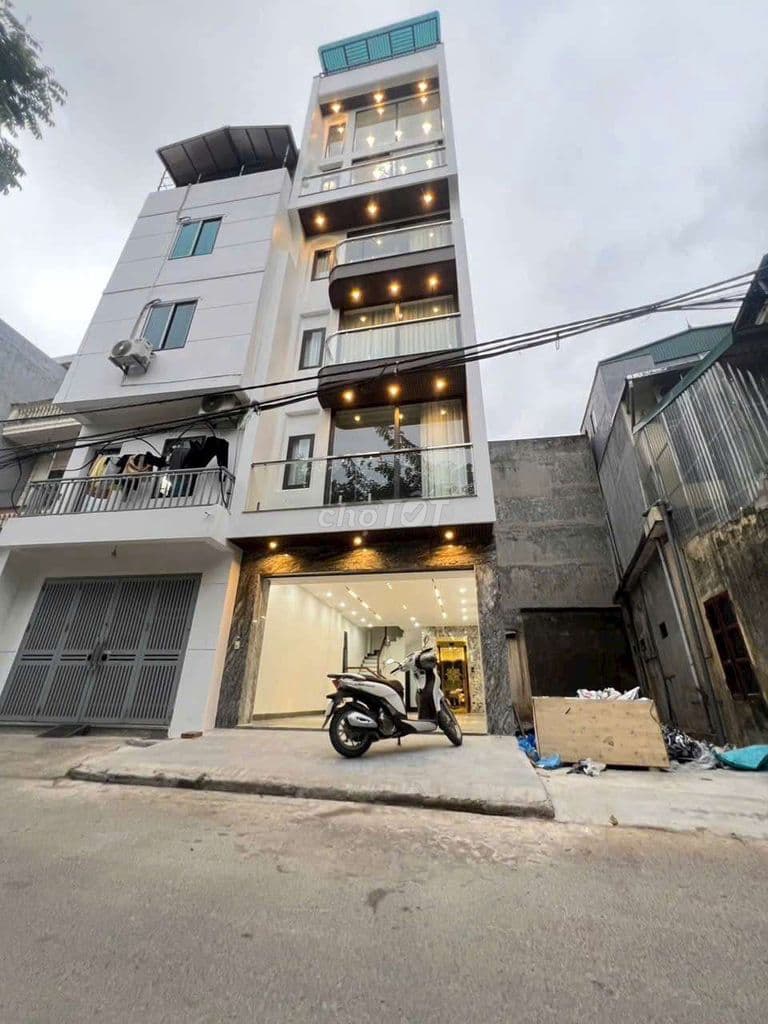 Bán nhà 7 tầng cạnh hồ thạch bàn, Mặt đường ô tô tránh full nội thất