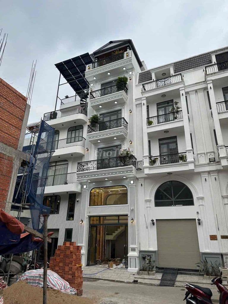 nhà trệt lửng 3 lầu tum xây mới 100%
