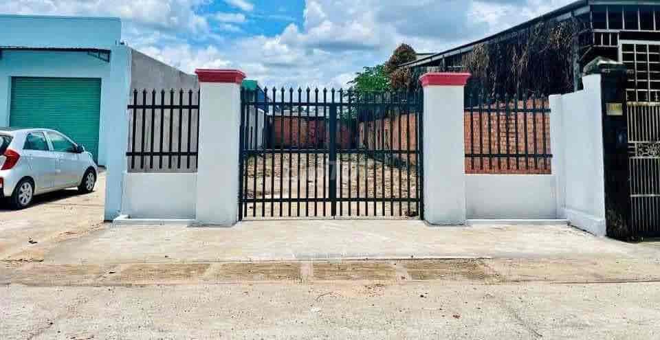Mặt tiền đường nhựa, full thổ