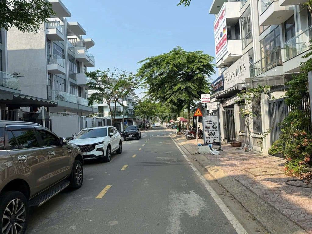 Nhà 1 Trệt 3 Lầu Đẹp - Trong KDC Chợ ĐầuMối Vị Trí Víp An Ninh Dân Trí - Ảnh 3