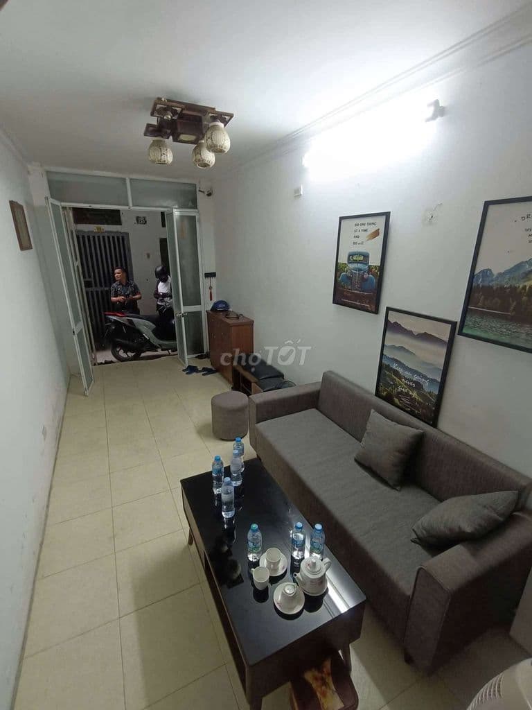 Nhỉnh 4 tỷ Nhà phố Kim Hoa-Xã Đàn 24m*5T ko QH dân xây gần phố SĐCC - Ảnh 2