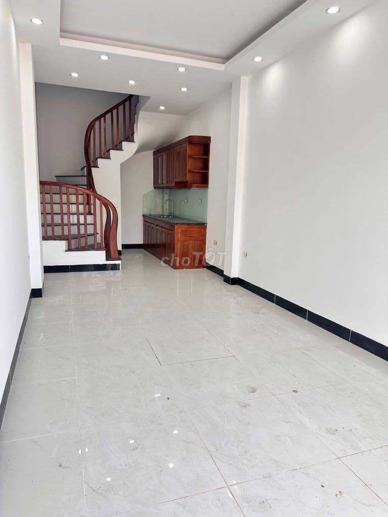 Nhà mặt phố kinh doanh Thanh Trì - 5 tầng, ô tô tránh - Ảnh 2