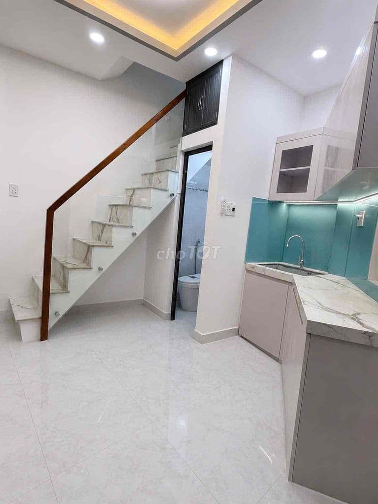 Nhà mới , Trệt lầu lửng , sd 30m2 , Trước nhà 3m , Q4. - Ảnh 2