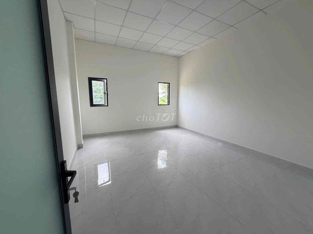 nhà xây mới có hoàn công đối diện trường đh nguyễn tất thành apđ.q12