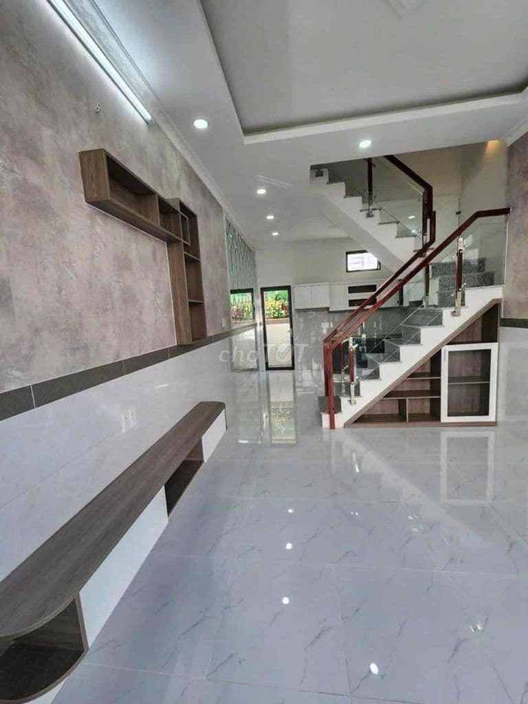 bán nhà đẹp 3 tầng giá nhỉnh 2tỷ hẻm xe hơi - Ảnh 2