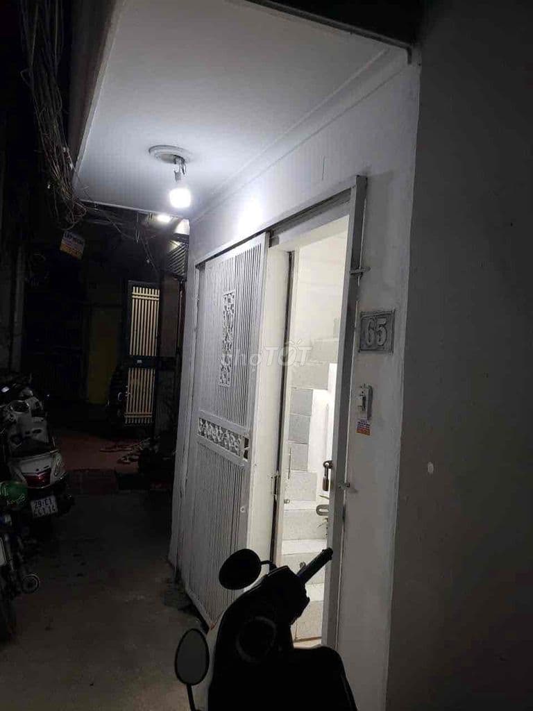 tôi cần bán nhà riêng sổ đỏ chính chủ giá 2,9 ty 4 tầng ,1 tum - Ảnh 2