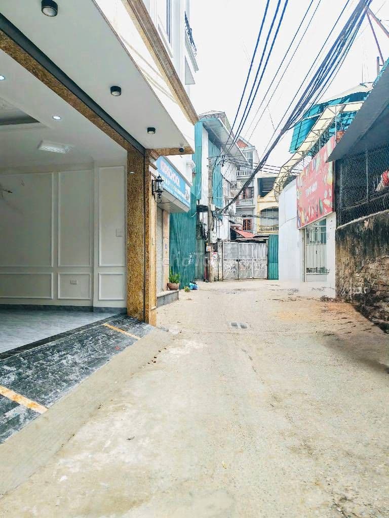 NHÀ MỚI -PHẠM VĂN ĐỒNG- CỔ NHUẾ -THANG MÁY - GARA Ô TÔ TRONG NHÀ