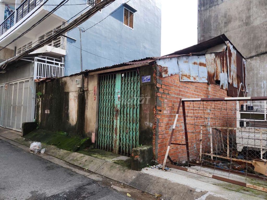 Người quen cần bán đất tặng nhà nát - sát mặt tiền đường hậu giang