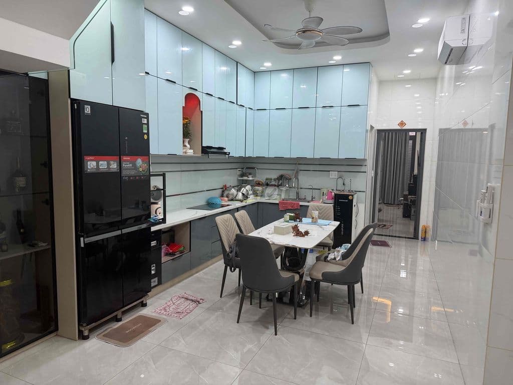 Bán nhà siêu đẹp mặt tiền Nguyễn Cửu Phú, 3 tầng, 4 pn, 5wc, tiện ích - Ảnh 3
