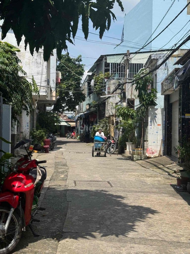 Bán nhà hẻm 3 gác ngay Chợ Lạc quang-Trường Chinh