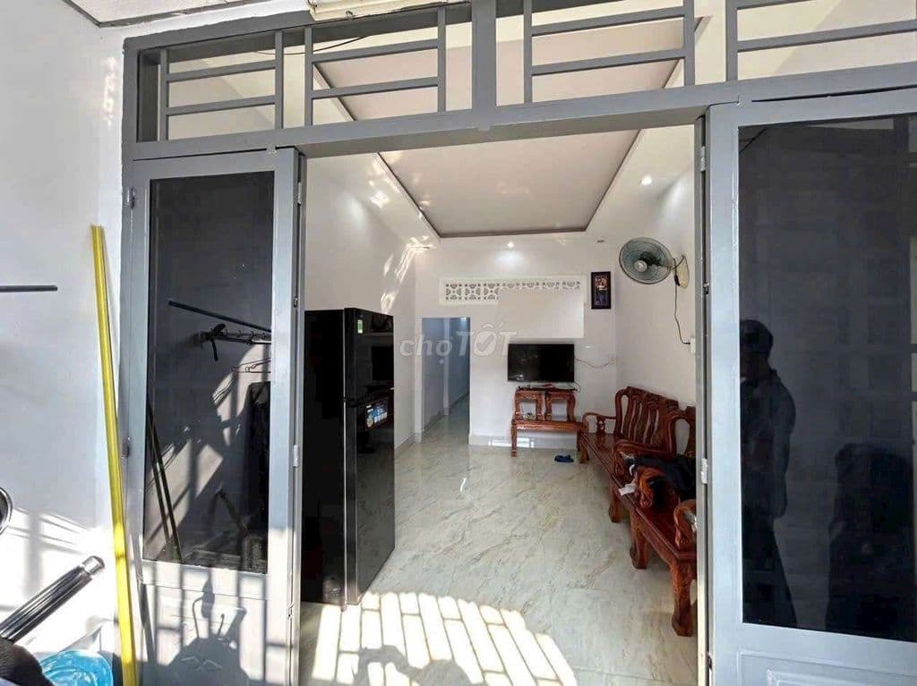 chính chủ bán nhà sổ hồng riêng gần chợ Thới Tứ