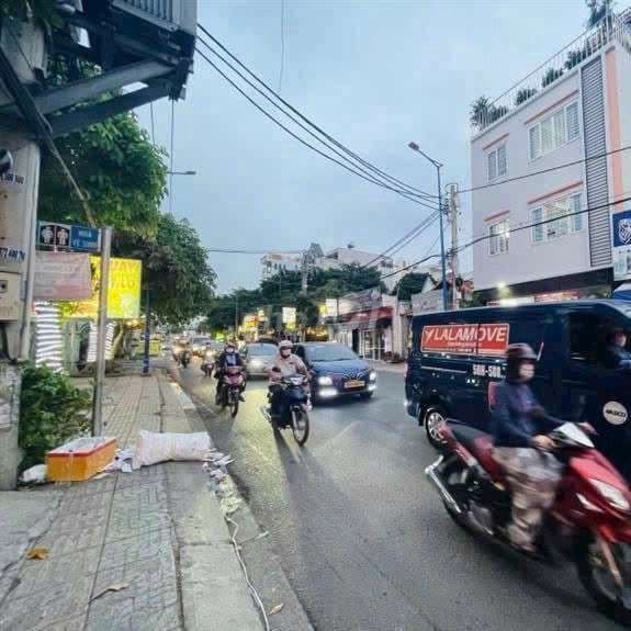 Chủ gấp bán nhà Mặt tiền đường 20m - Ảnh 2
